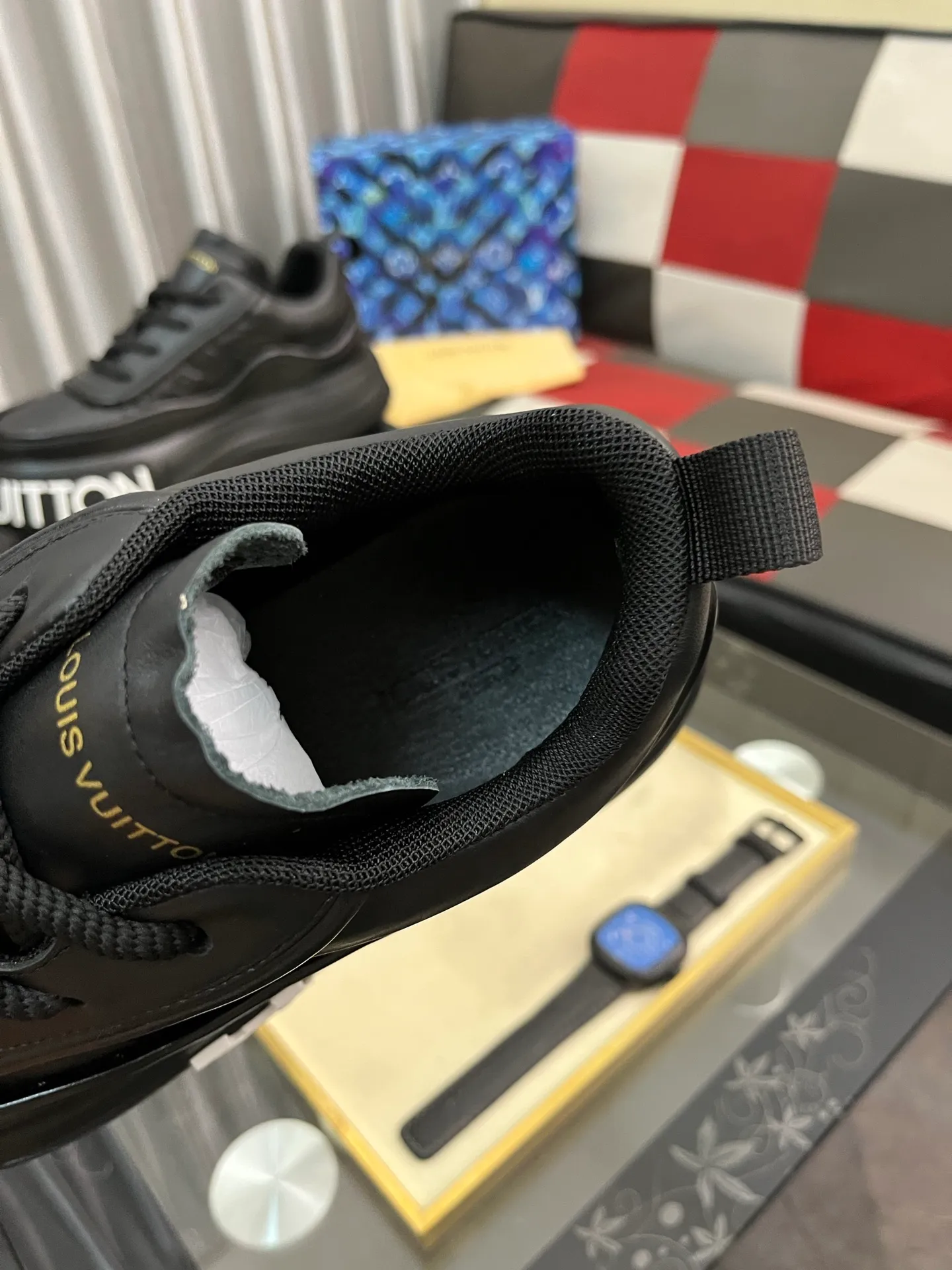 Men's shoes 💰560⌚️⌚️【LOUlS VUlTTON】Louis Vuitton ~ unique and casual style. LV counter purchasing 🏃casual shoes😍😍 Men's 2025 counters are on sale simultaneously, Italian imported brands select first-layer Italian cowhide. Cowhide leather lining (refuses to discolor and grind feet) Code number: 38-44 4⃣️colors available
